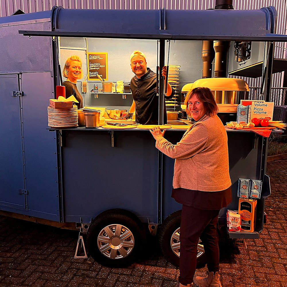 Pizza foodtruck catering tijdens een bruiloft in haarlem